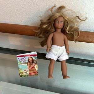 American girl doll Lea with mini book